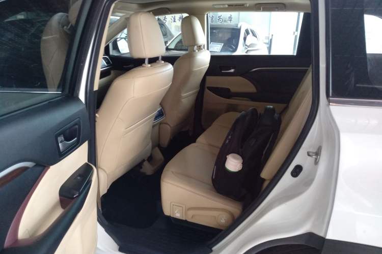 Used Toyota Highlander 2015 2.0T Four-Wheel Drive Ultimate Edition 7-Seater Left Rear Seat