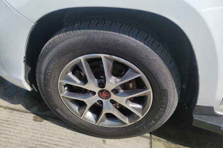 Used BYD Song 2016 Gaishi Edition 1.5TID Automatic Luxury Model Left Front Wheel Hub