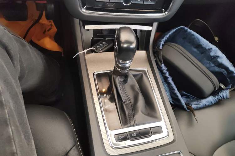 Used Roewe i6 2020 PLUS 1.6L CVT 4G Connected Glory Flagship Edition

