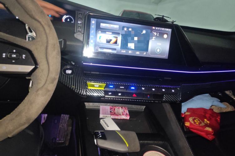 Used CHANGAN UNI-V 2022 2.0T Leading-Speed Edition Audio And AC Panel