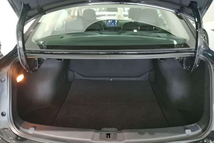 Used Hongqi E-QM5 2022 431 km Charge & Enjoy Edition
