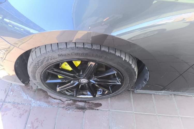 Used CHANGAN UNI-V 2022 1.5T Smart Navigation Version Left Front Wheel Hub