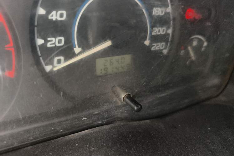 Used JMC Transit 2017 2.8T Commercial Version Short Wheelbase Mid-Roof 6/7/8-Seater JX493 Odometer Close Up