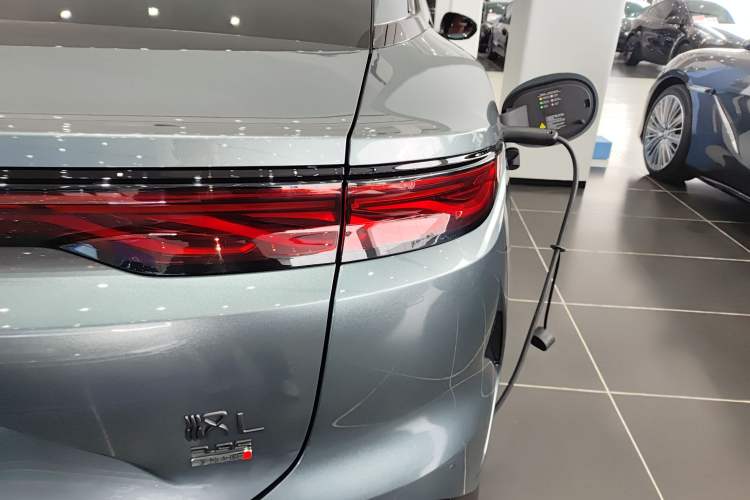 Used BYD Han L 2025 DM-p Four-Wheel-Drive LiDAR Flagship Model Exterior 3