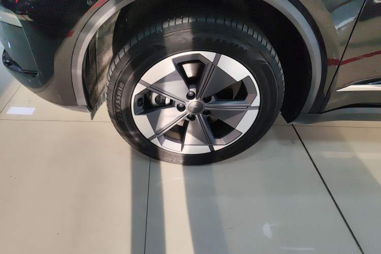 Used Livan Maple 80v L 2024 515 km Range 7 Seats Exterior 4