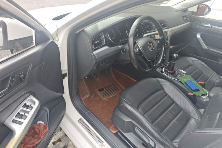 Used Volkswagen Lamando 2015 280TSI Manual Comfort Edition Driver Seat