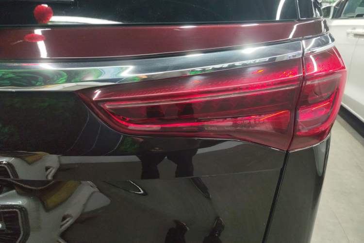 Used Buick GL8 2022 Avenir Aivia Six-Seat Deluxe Edition Right Rear Taillight