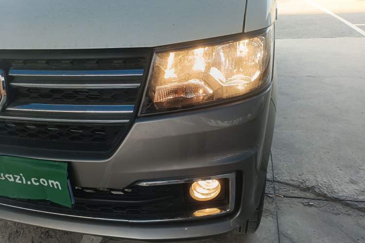 Used Jinbei New Hiace X30L 2024 Wealth Edition Van 2/5 Seats Front-Mounted Air Conditioning Left Front Headlight
