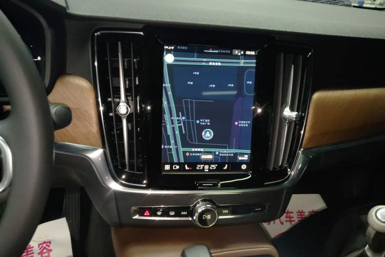 Used Volvo S90 New Energy 2025 Plug-in Hybrid Four-Wheel Drive Long-Range Zhiyi Luxury Edition
