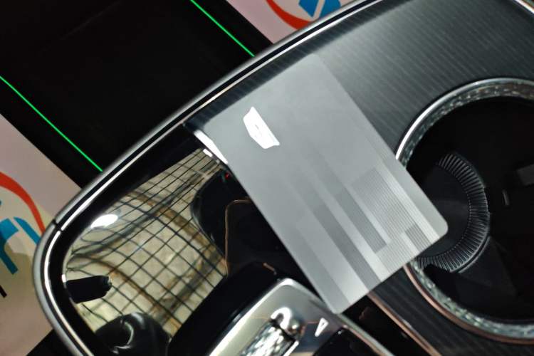 Used Cadillac LYRIQ 2024 Rear-Drive Standard Range Luxury Edition Interior 1