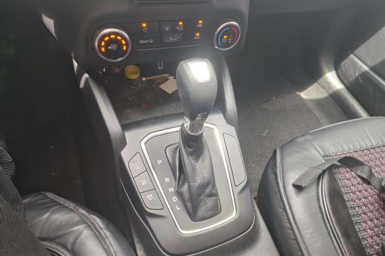 Used Ford Focus 2020 Sedan 1.5L Automatic Sharp Edition Gear Lever