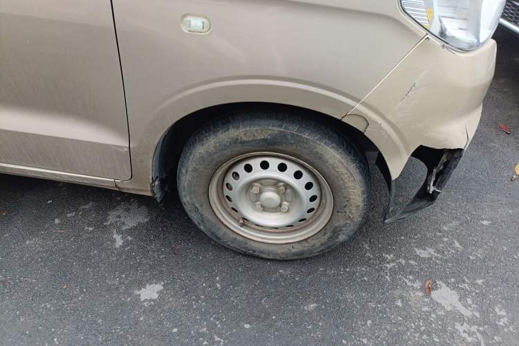 Used Wuling Hongguang V 2021 1.5L Jingqu Version LAR Right Front Wheel Hub