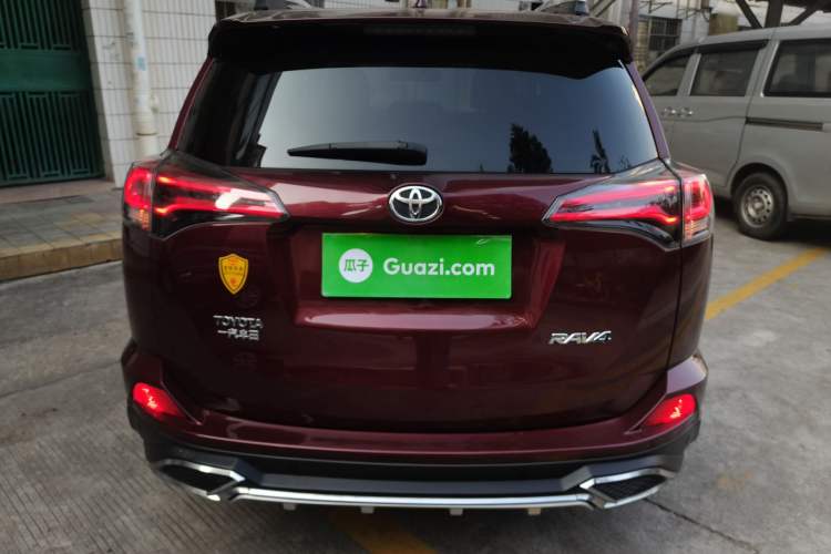 Used Toyota RAV4 2016 2.0L CVT Two-Wheel Drive Fashion Edition China V Standard