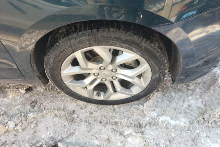 Used Geely Auto Emgrand GT 2015 1.8T Flagship Model Right Front Wheel Hub