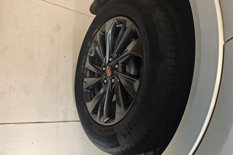 Used Hongqi HS5 2023 2.0T Qixiang Pro Edition Right Rear Wheel Hub