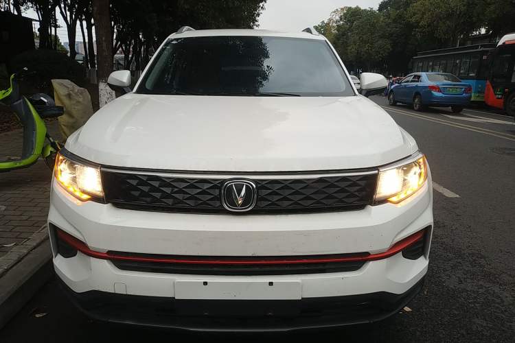 Used CHANGAN CS35PLUS 2021 Revised Version Glory Million Edition 1.6L Manual Luxury Edition
