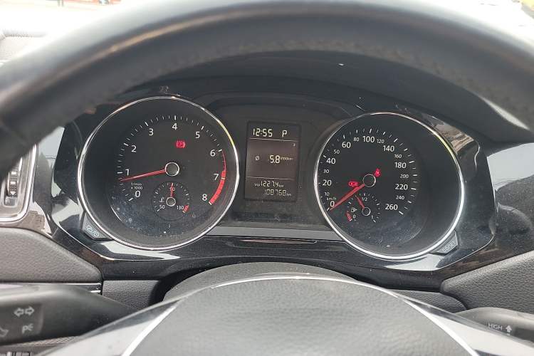 Used Volkswagen Sagitar 2017 230TSI Automatic Comfort Version Instrument Cluster