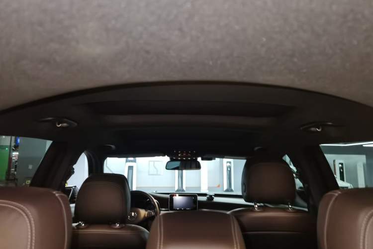 Used Mercedes-Benz GLC 2018 Facelift GLC 260 4MATIC Luxury Edition
