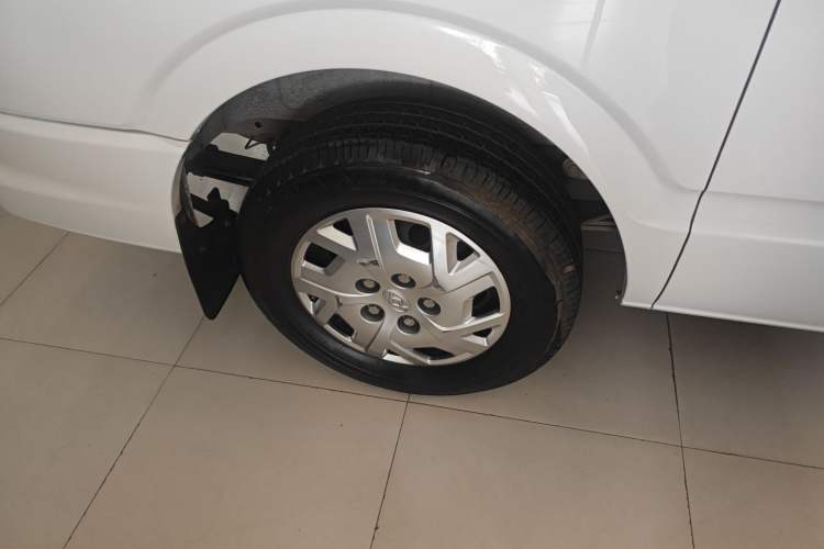 Used SAIC MAXUS Xintu V80 2024 Aoyuntong 6AMT Long Wheelbase Ultra-Low Roof 127 Ps Available in 6/7/8/9-Seater Configurations