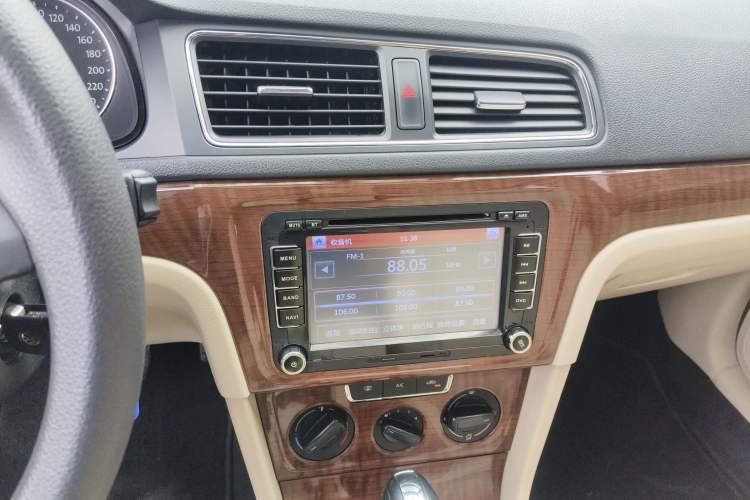 Used Volkswagen Lavida 2013 Restyled Classic 1.6L Automatic Comfort Edition Audio And AC Panel