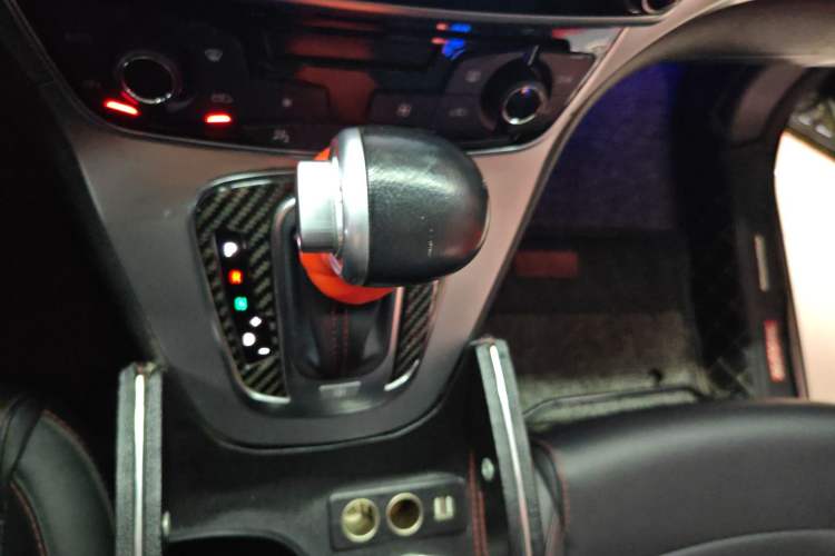 Used Haval H6 2017 Blue Label Sport Edition 1.5T Automatic Two-Wheel Drive Luxury Model Gear Lever