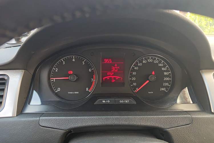 Used Volkswagen Santana 2015 1.6L Manual Fashion Edition