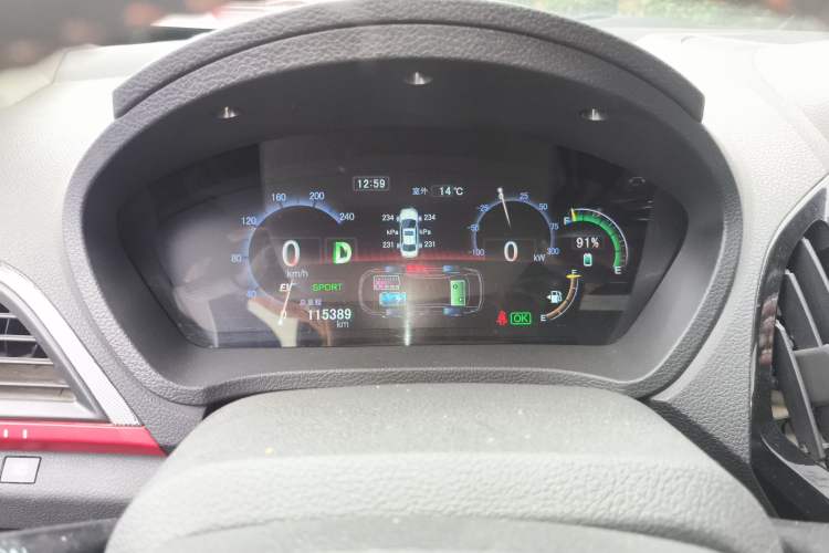 Used BYD Qin New Energy 2014 1.5T Cool Black Knight Flagship Model
