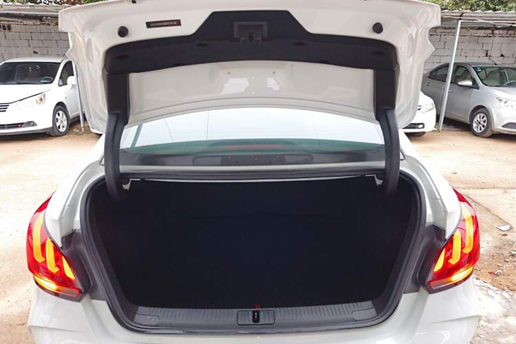 Used MG 5 2021 180 DVVT CVT Youth Luxury Edition Trunk