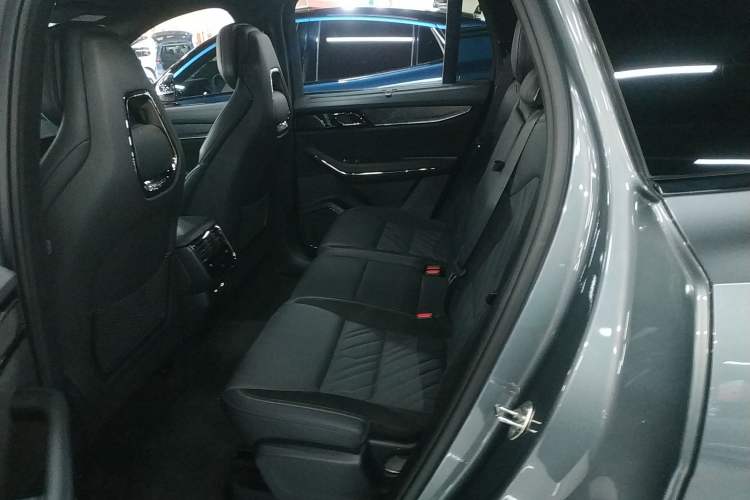 Used Lynk & Co 09 2021 2.0T Halo Seven-Seater