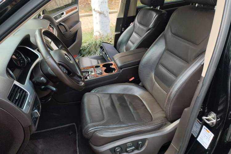 Used Volkswagen Touareg 2011 3.0 TSI Standard Version Left Front Seat