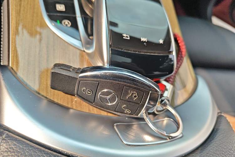 Used Mercedes-Benz GLC Coupe 2017 GLC 260 4MATIC Coupe SUV Vehicle Key