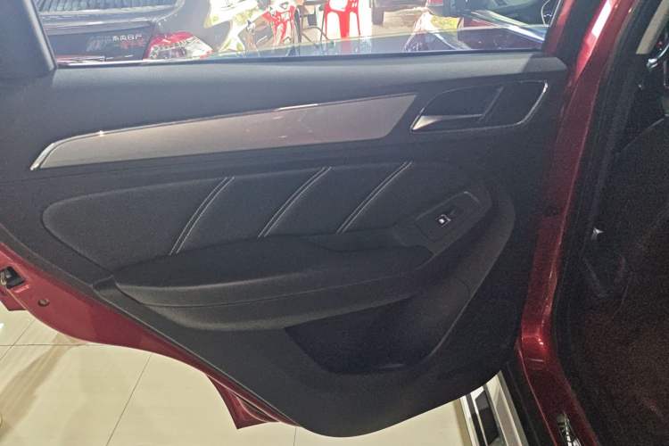 Used Roewe RX5 2016 20T Two-Wheel Drive Automatic Internet Smart Edition