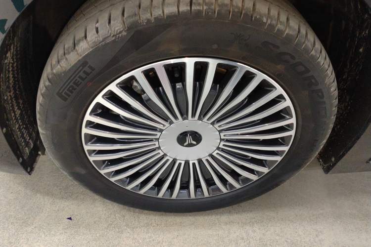 Used VOYAH Dream 2025 PHEV Four-Wheel-Drive Flagship Kunpeng Edition Left Front Wheel Hub