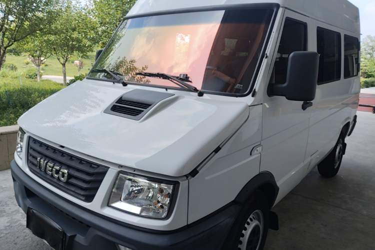 Used Iveco Daily 2021 2.5T A35 M1 Passenger Van 5-9 Seater Short Wheelbase Mid-Roof Design Single Tire Manual Doors Guazi used car, China used car export, Used car for sale, Used  cars, Cheapest cars for sale