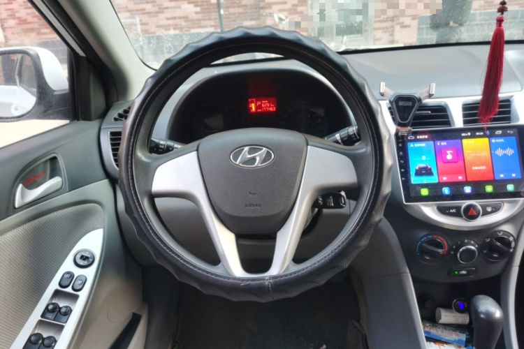 Used Hyundai Verna (older generation) 2010 Sedan 1.4L Automatic Comfort Model GS Steering Wheel