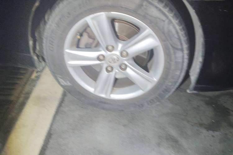 Used Toyota Reiz 2010 2.5V Fengdu Elite Edition Right Front Wheel Hub