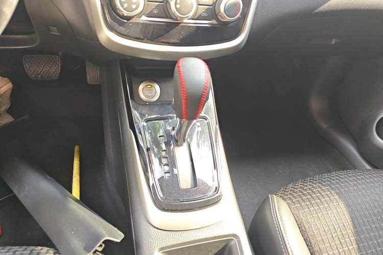 Used Nissan Tiida 2019 1.6L CVT Smart Drive Version China VI Standard Gear Lever