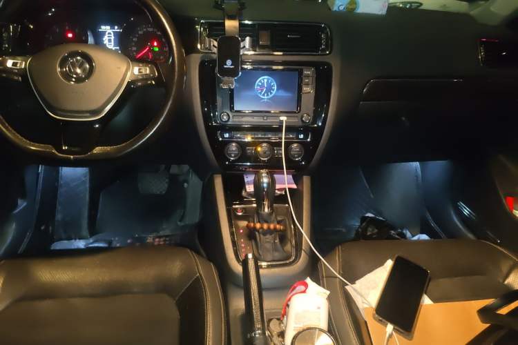 Used Volkswagen Sagitar 2015 230TSI Automatic Luxury Model
