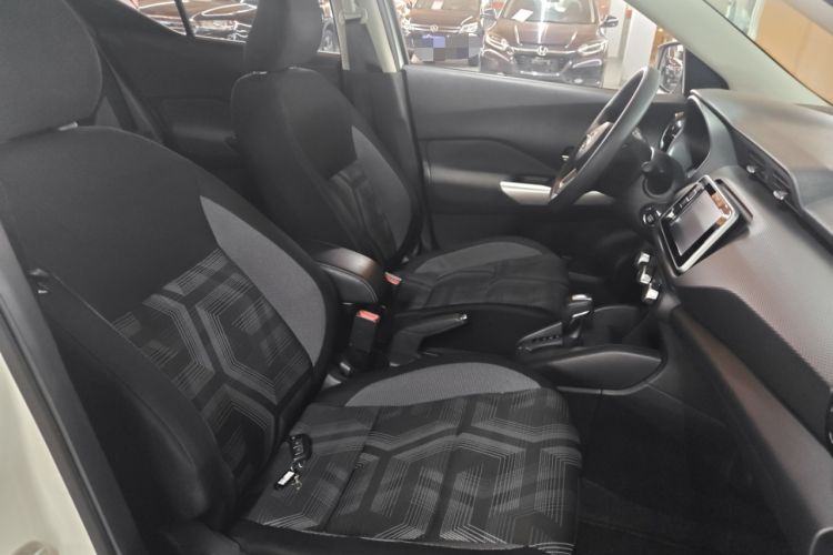 Used Nissan Kicks 2020 1.5L XL CVT Cool Enjoyment Edition Right Front Seat