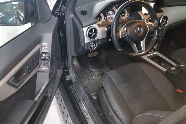 Used Mercedes-Benz GLK-Class 2015 GLK 300 4MATIC Fashion Edition Ultimate Version
