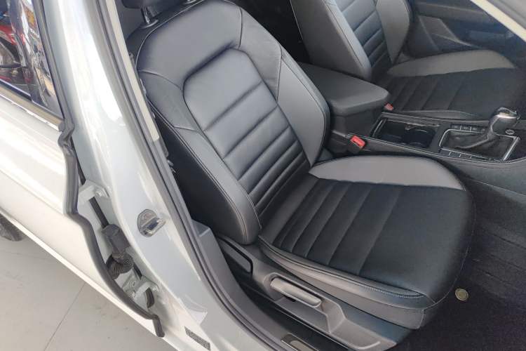 Used Volkswagen Sagitar 2021 200TSI DSG Comfort Connect Edition Right Front Seat