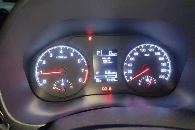 Used Hyundai Verna (new generation) 2016 1.4L Automatic Cool Edition GLS Instrument Cluster