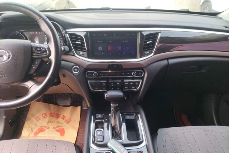 Used GAC Trumpchi GS8 2017 320T Four-Wheel Drive Luxury Smart Connectivity Version (7 Seats) Audio And AC Panel