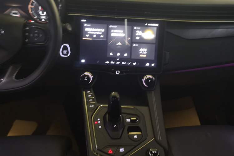 Used Lynk & Co 01 2021 2.0TD Four-Wheel Drive Hype-Halo Audio And AC Panel