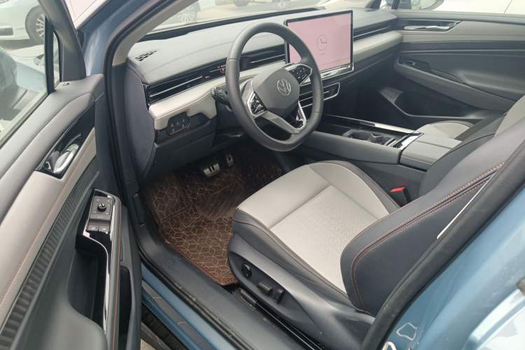 Used Volkswagen ID.7 VIZZION 2024 AIR model Driver Seat