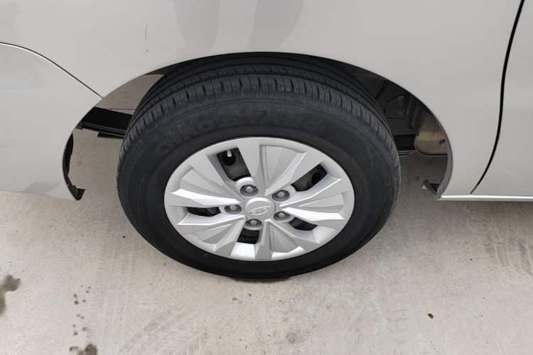 Used JAC Refine M3 2019 Creator Edition 1.8L Luxury Model Right Rear Wheel Hub