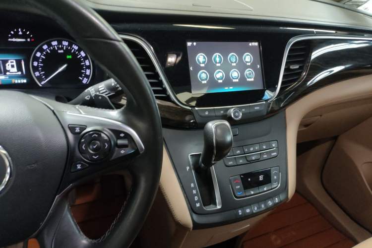Used Buick GL8 2018 ES 28T Premium Model China VI Standard Audio And AC Panel