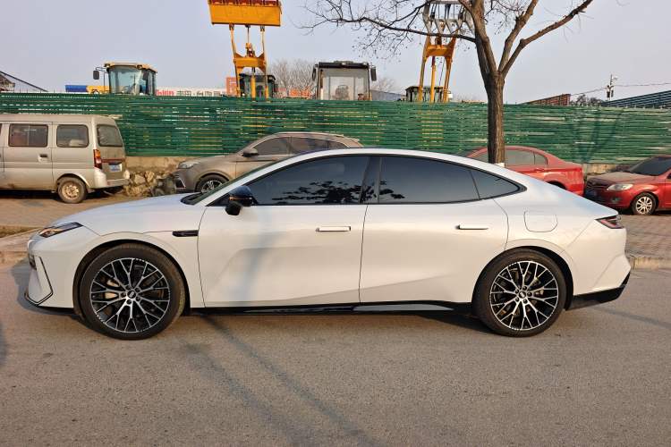 Used Geely Galaxy E8 2024 620 km All-Wheel-Drive Dragon Edition