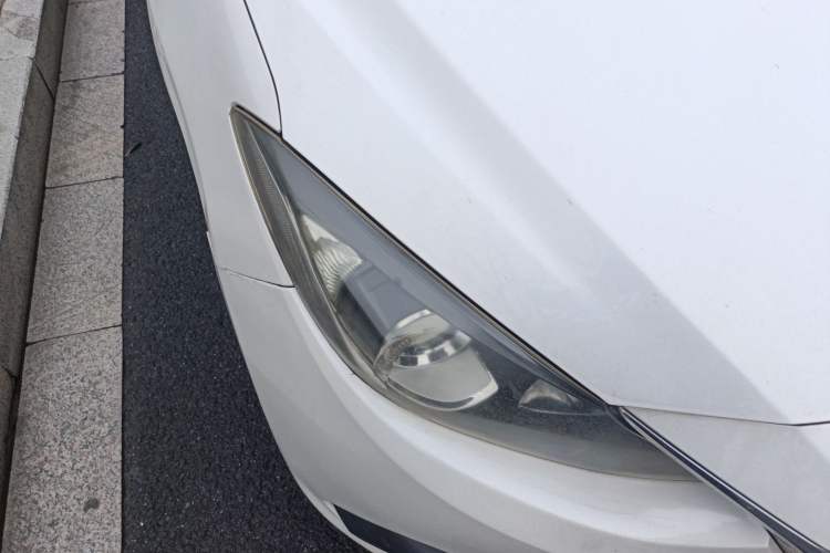 Used Mazda Mazda 3 Axela 2014 Sedan 1.5L Automatic Luxury Model
