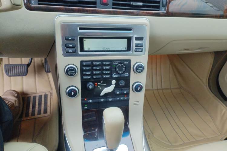 Used Volvo S80L 2009 2.5T ZhiZun Edition Audio And AC Panel